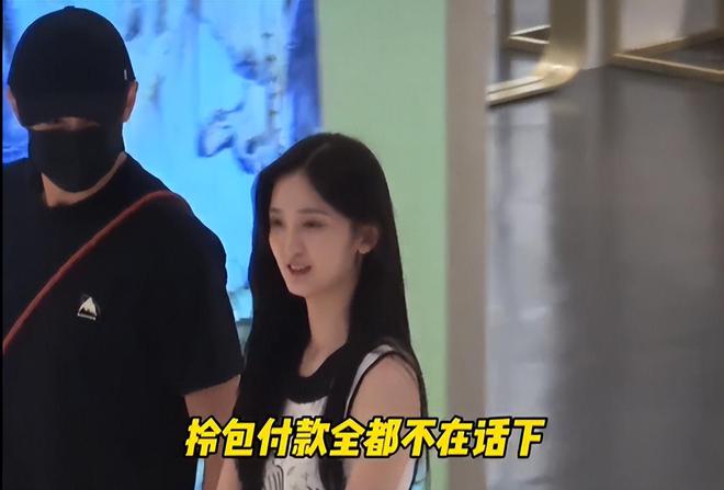 林更新恋情风波升级！绯闻女友疑似逼宫，手滑点赞连累赵丽颖被骂