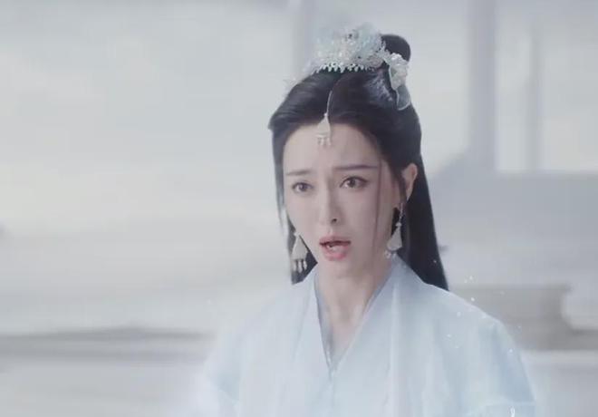 《念无双》首播！剧情老套滤镜重，41岁唐嫣被吐槽不适合演古偶