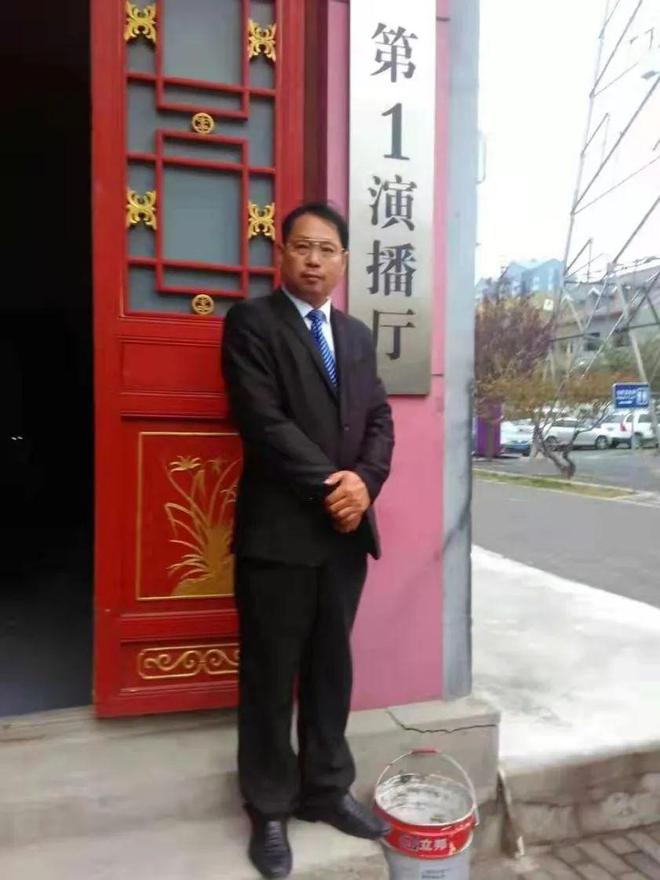 我，60后农民，为学艺46岁跑龙套，夜晚看到霓虹灯，眼泪一直打转