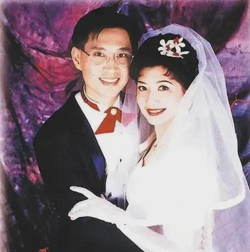 她凭“赵敏”走红，事业巅峰嫁人隐退生女，死在床上3天才被发现