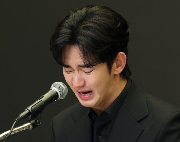 金秀贤记者会说谎被拆穿！网友对比聊天记录发现细节，就是他本人