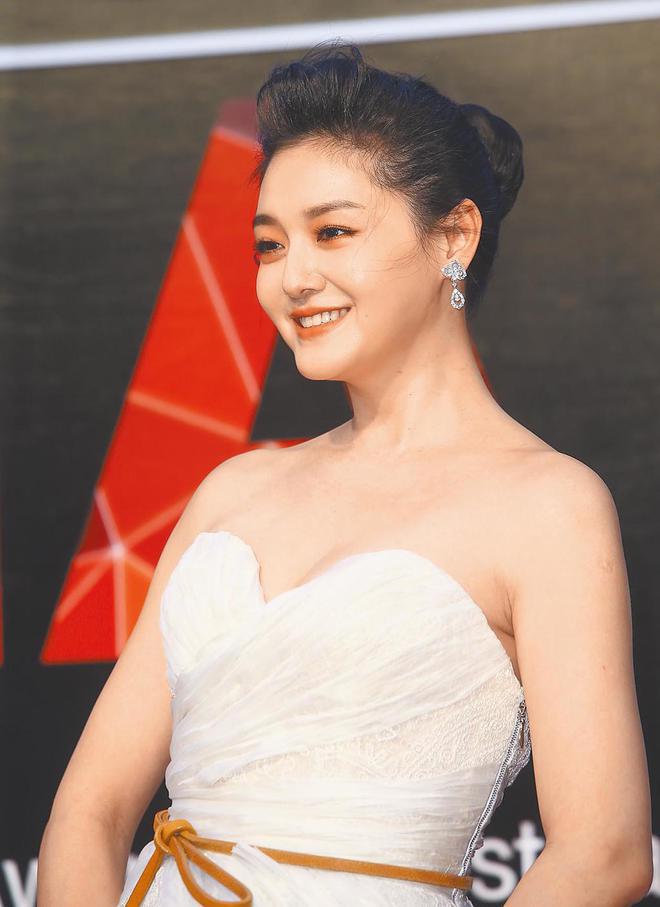 大S离世57天，S妈疑似精神失控，深夜发文盼望女儿徐熙媛回家