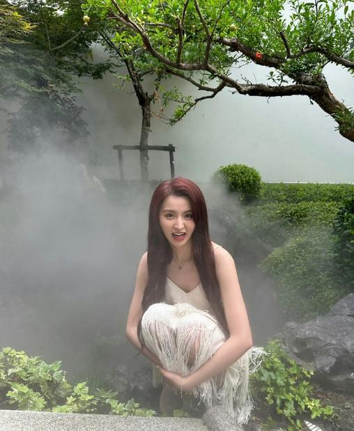 金子涵退圈回忆杀，从i人到舞台大魔王，女团门面离场该怪谁