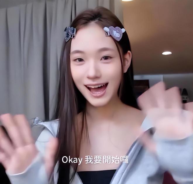 小S二女儿性感旅行照，春暖花开的感觉，在镜头里不停灿笑