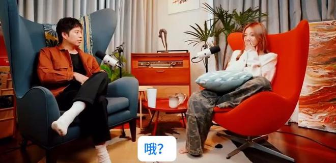 郑乃馨吐槽中国厕所脏，两面派人设被扒，被指太容易忘本了