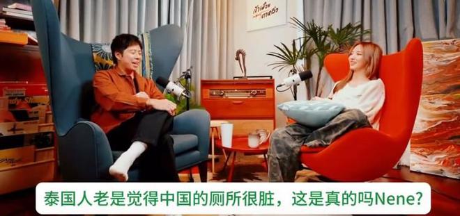 郑乃馨吐槽中国厕所脏，两面派人设被扒，被指太容易忘本了