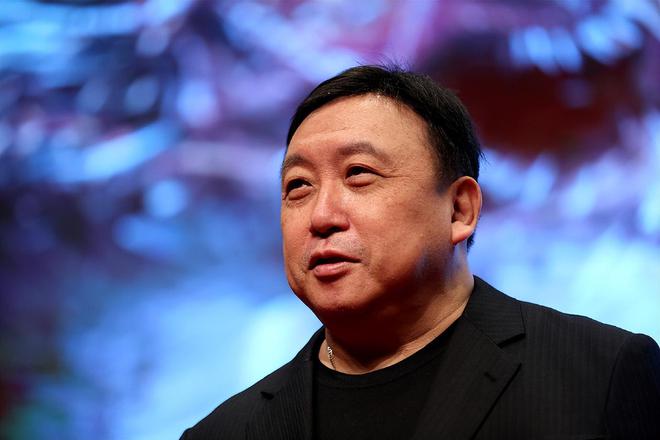 王晶深夜炮轰姜涛，喊话他滚出娱乐圈，对方曾被评为全球第二帅