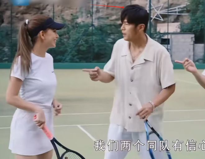 昆凌周杰伦合体上综艺，相差14岁年龄差好明显，女方17岁就在一起