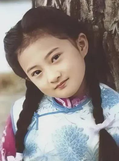 小婉君金铭：44岁个子不高、事业平平、单身无子，却活成人生赢家