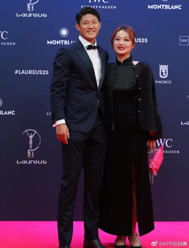 张之臻短发造型亮相劳伦斯体育奖，与纳达尔合影