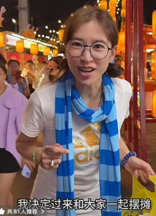 从港姐到鸡爪西施！TVB御用丫鬟摆摊：打工人的腰杆比星光硬