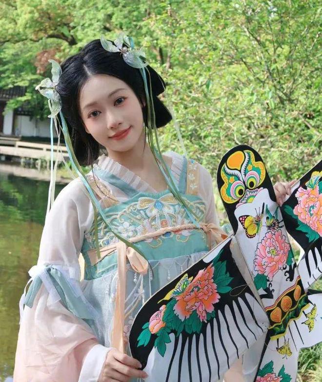 吴柳芳：不擦边，更得劲儿