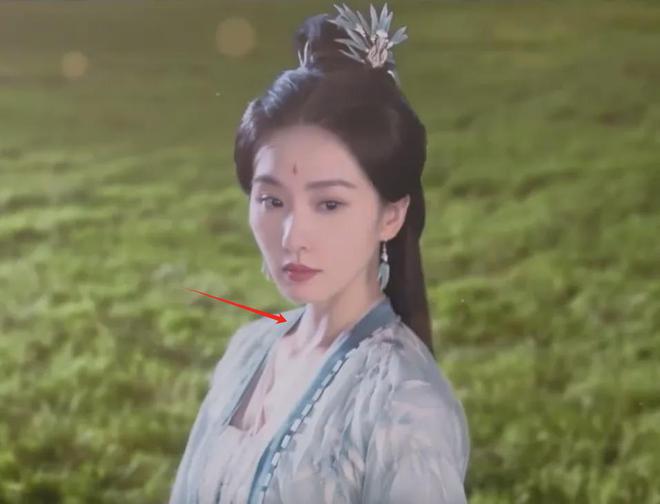 刘诗诗新剧又是澡堂子滤镜，糊到脸都看不清，38岁了还在用配音
