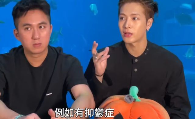 赵露思等集体破防的抑郁叙事，观众买了谁的单？