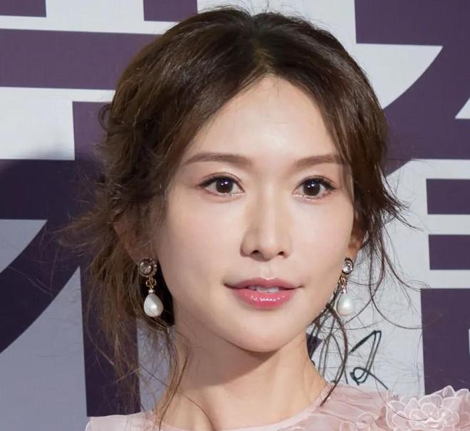中年女星生图比拼！42岁孙俪对上50岁林志玲，一眼看出谁是天然脸