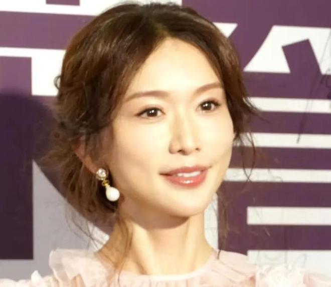 中年女星生图比拼！42岁孙俪对上50岁林志玲，一眼看出谁是天然脸