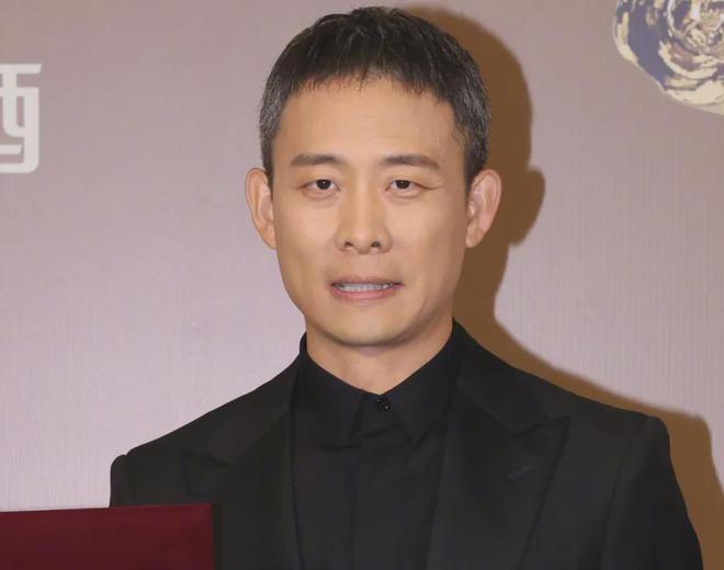 华表奖台下精彩瞬间！张译获奖沈腾激动，王一博失奖念叨被抓拍