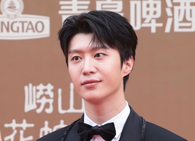 华表奖红毯生图来了！章子怡紧绷关晓彤秀长腿，大批女星面部僵硬