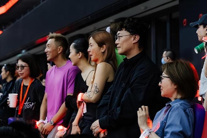 香港这四夜，人情世故、江湖地位，在谢霆锋身上体现得淋漓尽致！