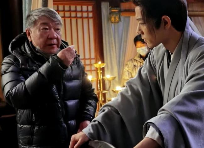 肖战藏海传挑眉镜头 演技获郑晓龙认可