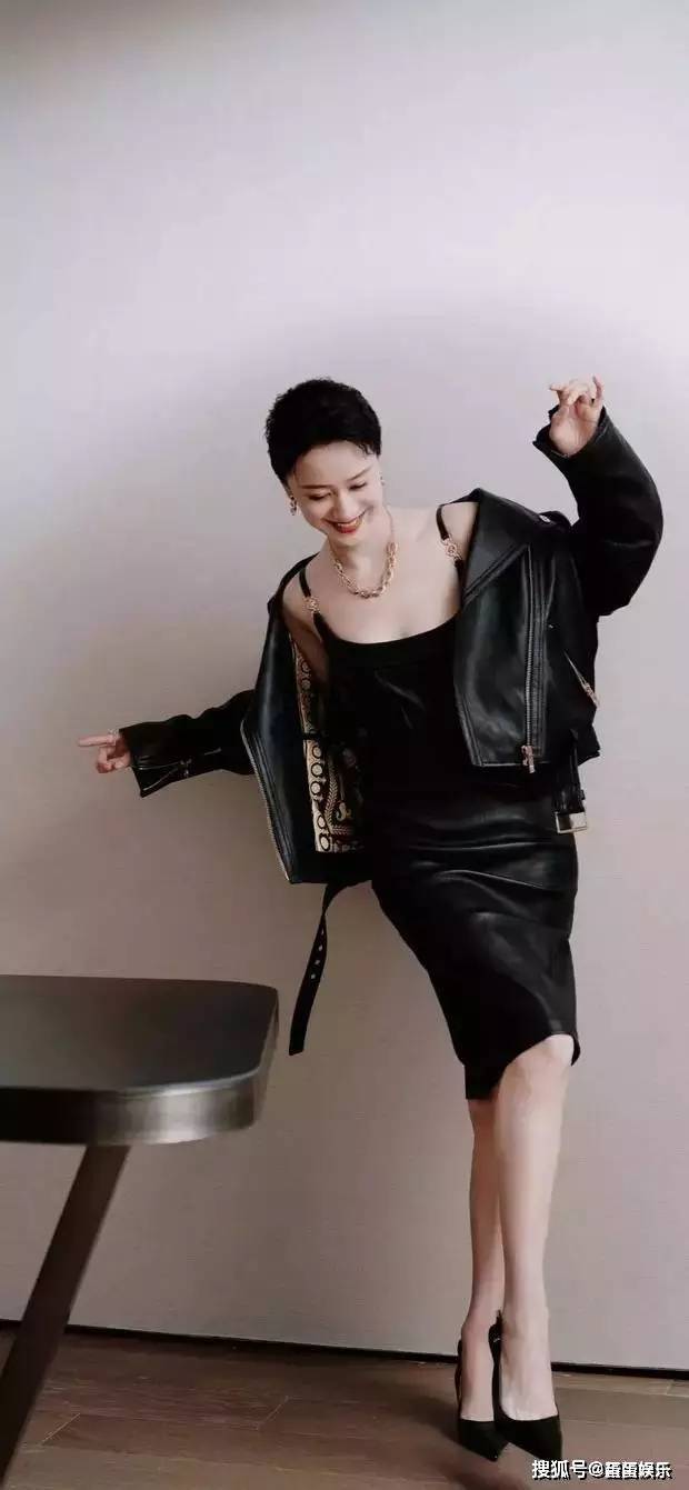 倪虹洁身材好辣 44岁王炸身材引爆全场