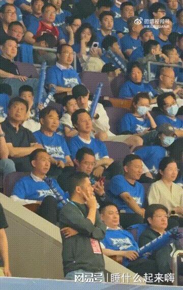 马龙一家颜值好高 CBA赛场边的温馨全家福