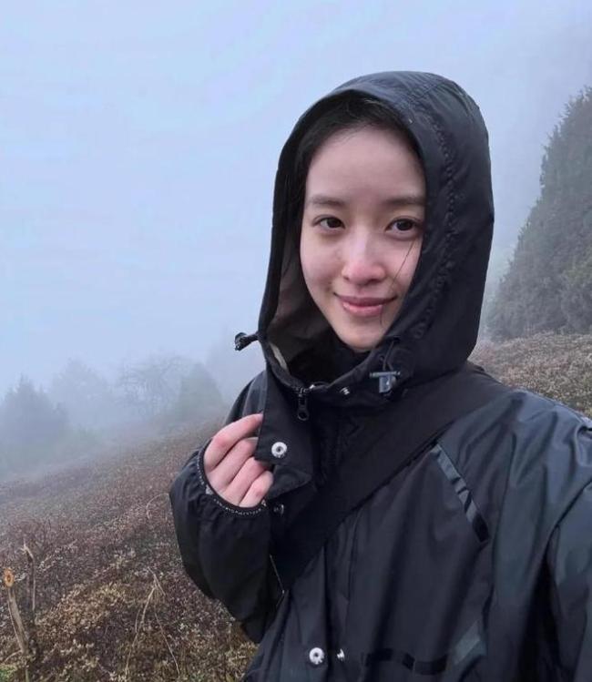 章泽天罕晒健身照 素颜皮肤白里透红 幸福生活羡煞旁人