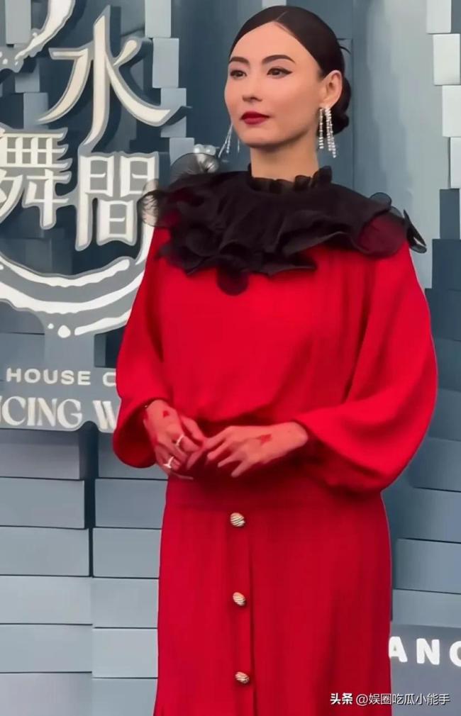 胡杏儿周柏豪亮相《水舞间》红毯 众星齐聚澳门