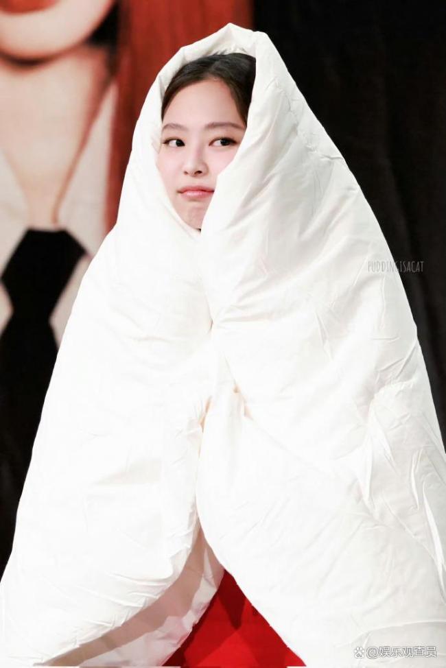 Jennie红胶 红色小猫造型解析