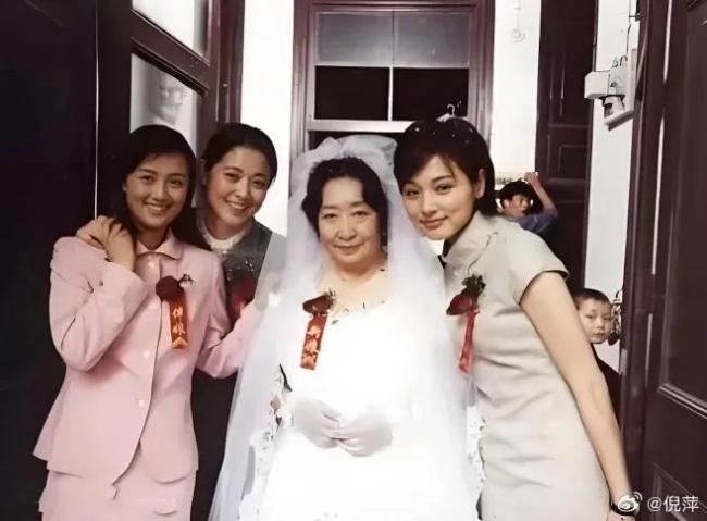 李乃文悼念朱媛媛：头像改蜡烛致哀 有泪，无语
