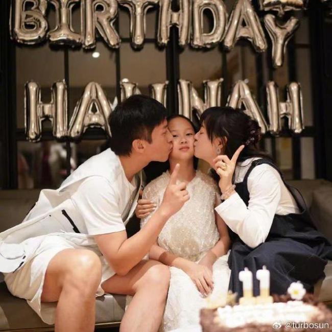孙俪晒照为小花妹妹庆生 全家温馨同框
