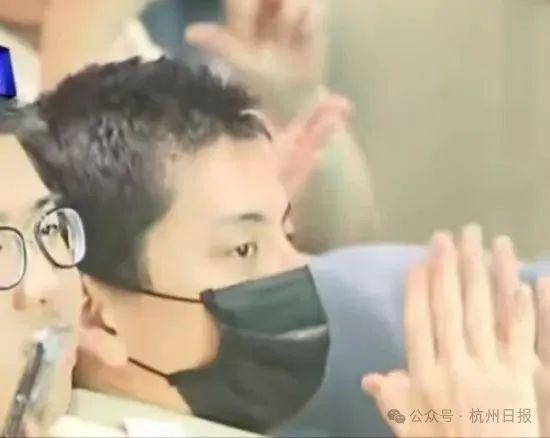 王大陆逃兵服役看许光汉表演