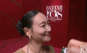大驼背、躲镜头、鼻尖分家，芭莎这一夜，杨幂的状态和格局全暴露