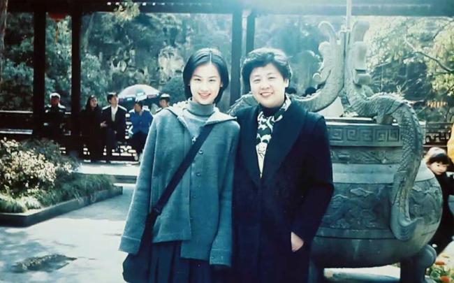 被PUA的黄圣依，才不是什么弱女子