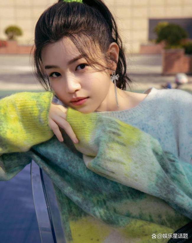 陈妍希一瘸一拐去酒吧与付辛博聚会 带伤赴约显友情