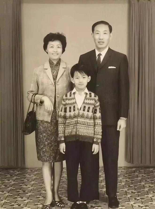 人物||亚裔脱口秀顶流“吉米啊”，背后的老上海家族往事
