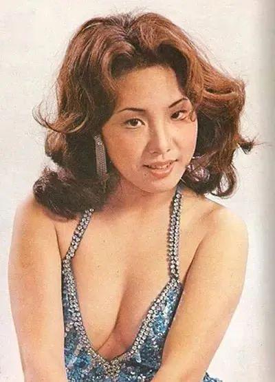 艳星出家，她活成红尘尼姑