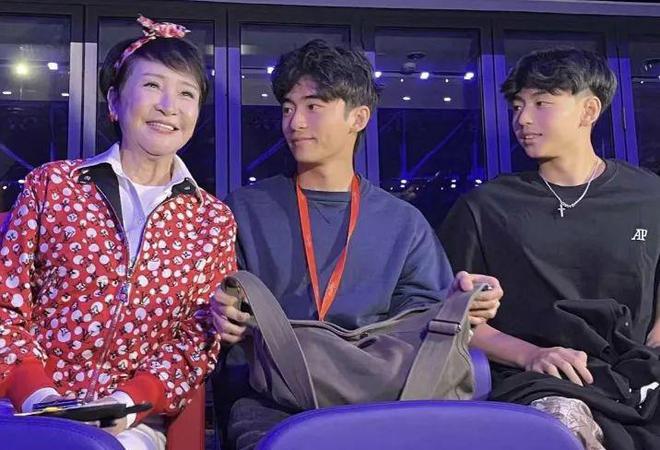王菲、谢霆锋：都这么爱了，为啥还跟别人结婚？