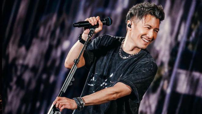 王菲、谢霆锋：都这么爱了，为啥还跟别人结婚？