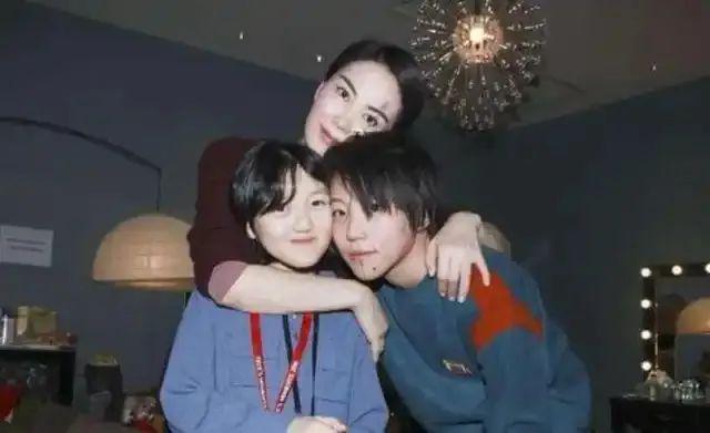 王菲、谢霆锋：都这么爱了，为啥还跟别人结婚？
