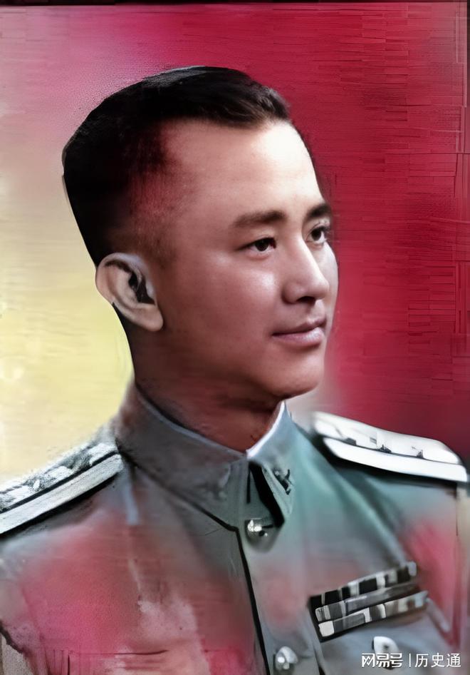 毕业于黄埔六期的祖父常常对陶喆的歌曲做一番评价