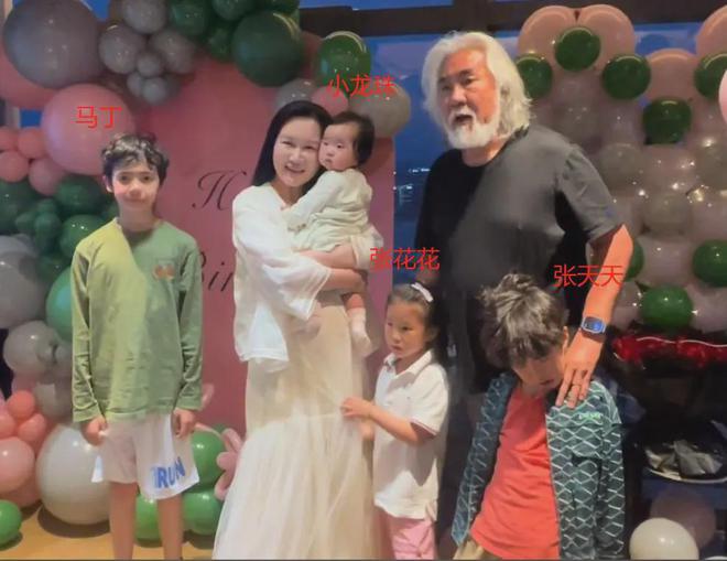 张纪中为娇妻庆生，混血继子站旁边被冷落，下巴后缩网友呼吁关注
