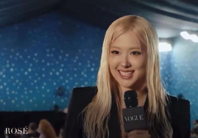 Jennie裸钻光影炸场，Lisa西装蕾丝出彩，朴彩英湿发深V封神