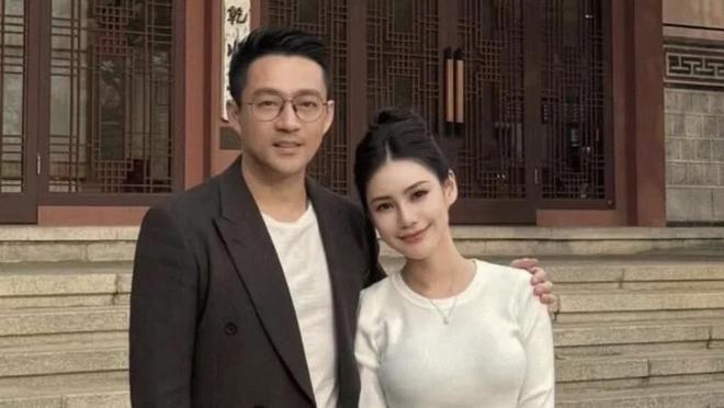 汪小菲婚礼在即，台媒曝光马筱梅20岁写真照片，前夫也喊话助攻