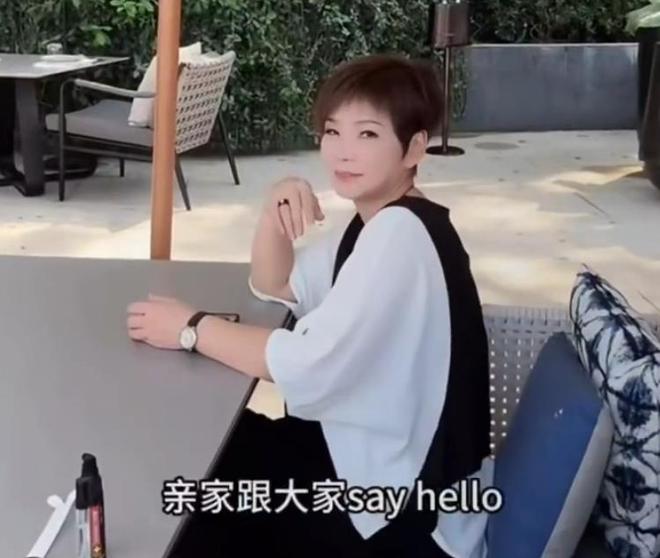 马筱梅爸妈真实身份被扒，梅妈以前卖早餐，年轻时候的照片曝光