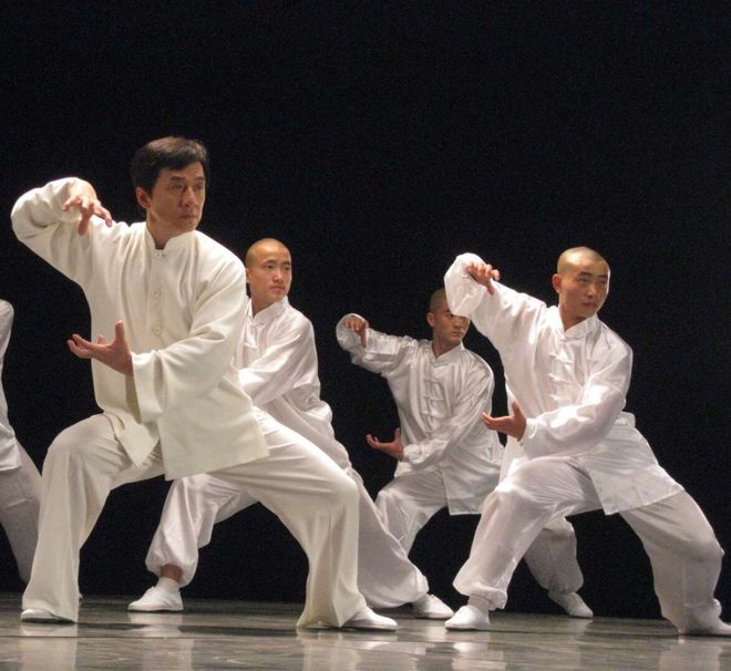 74岁刘晓庆被曝“丑闻”上热搜！照片流出震惊网友：这是画皮，还是妖怪？