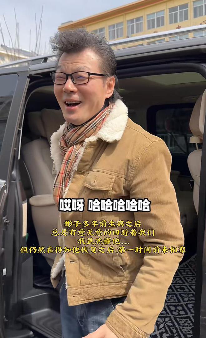 李彬近况：眼睛浮肿，头发白了，样貌大变，与洪剑涛聚餐哭成泪人