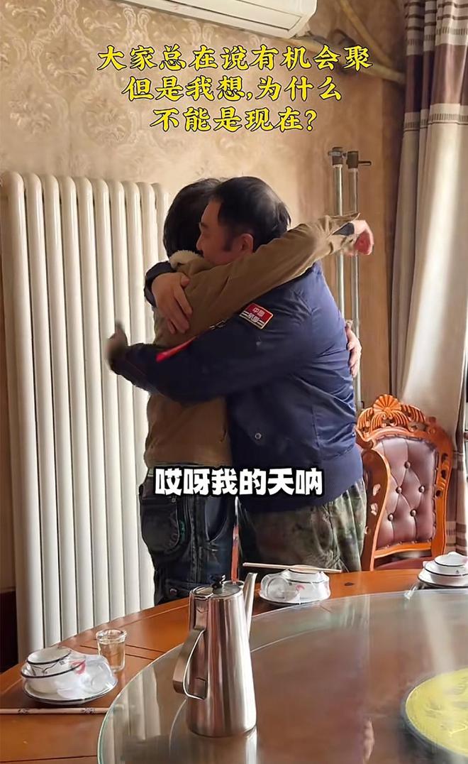 李彬近况：眼睛浮肿，头发白了，样貌大变，与洪剑涛聚餐哭成泪人