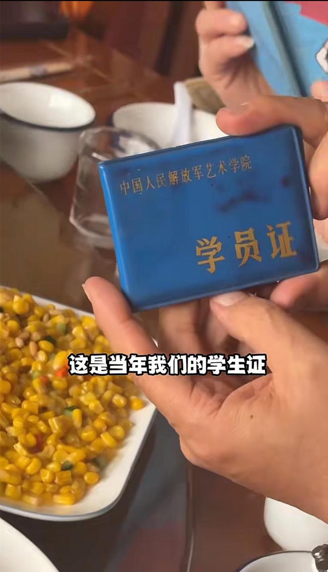 李彬近况：眼睛浮肿，头发白了，样貌大变，与洪剑涛聚餐哭成泪人