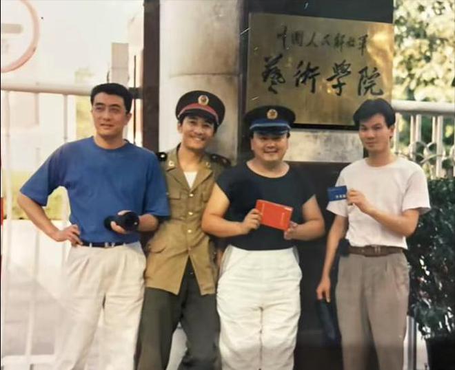 李彬近况：眼睛浮肿，头发白了，样貌大变，与洪剑涛聚餐哭成泪人